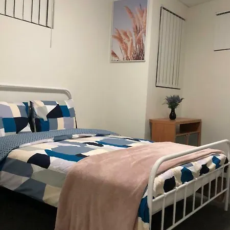 Modern Apt In Liverpool Cbd Exterior photo