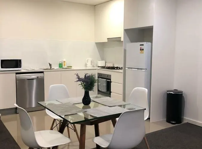 Modern Apt In Liverpool Cbd