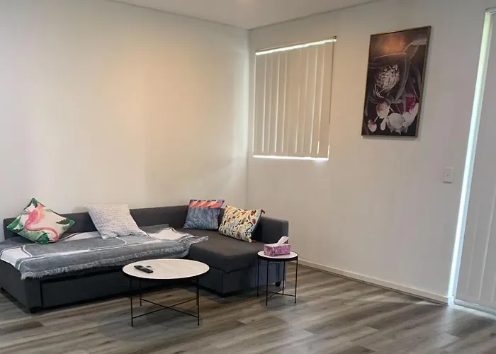 Modern Apt In Liverpool Cbd