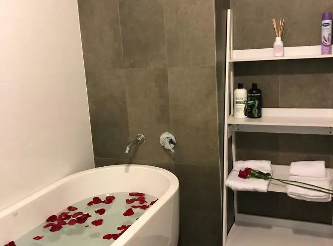 Modern Apt In Liverpool Cbd